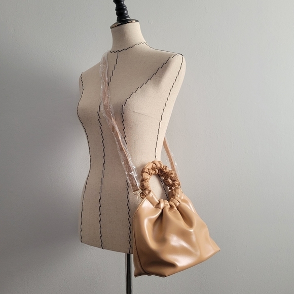Tan faux leather ruched handbag with crossbody strap NWOT - Picture 3 of 10